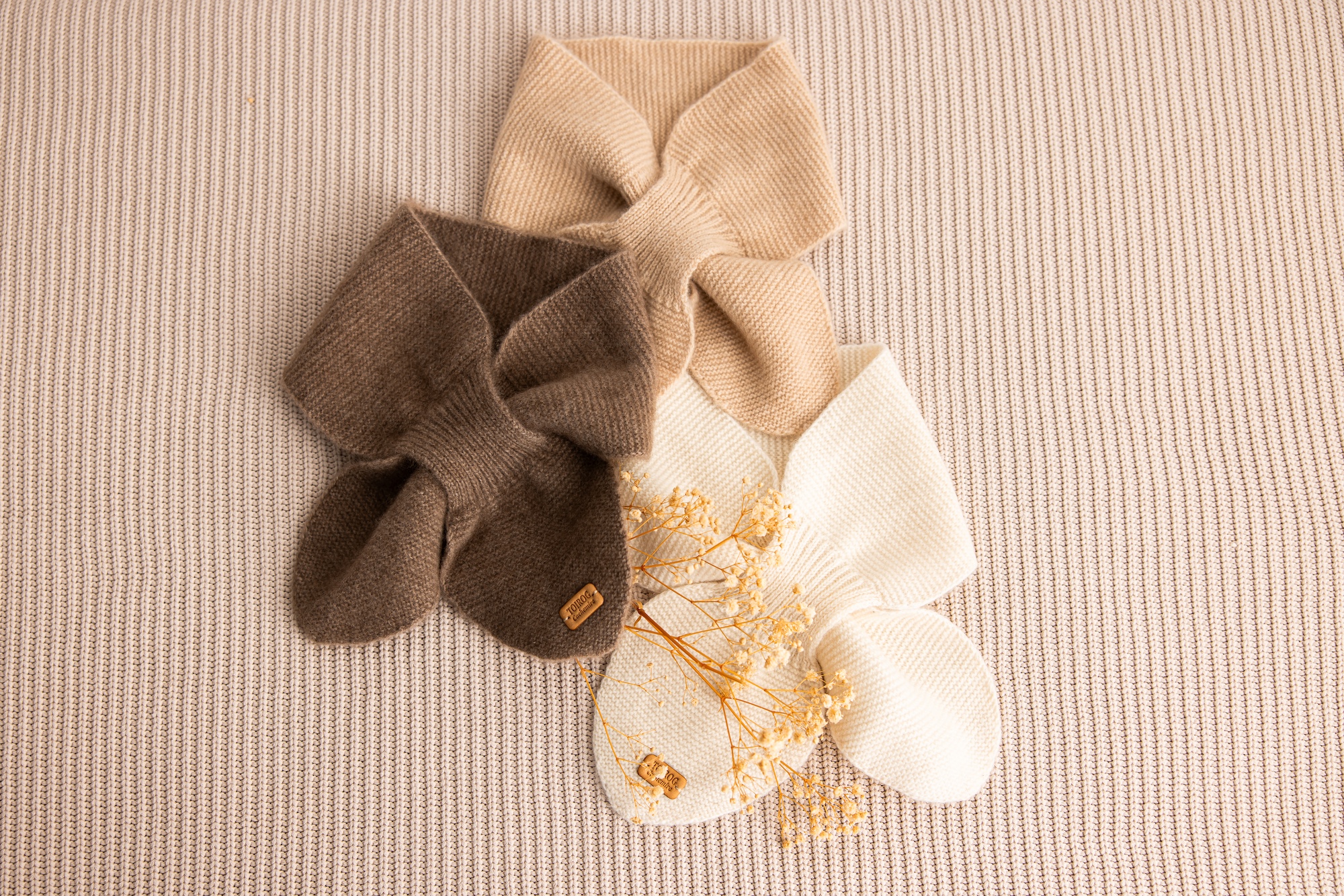 Small cashmere scarf white, beige, taupe